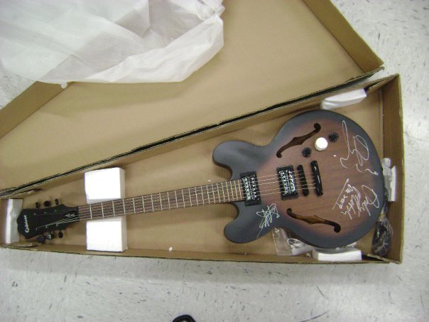 guitarra firmada por DM