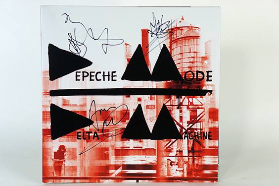 delta autografiado